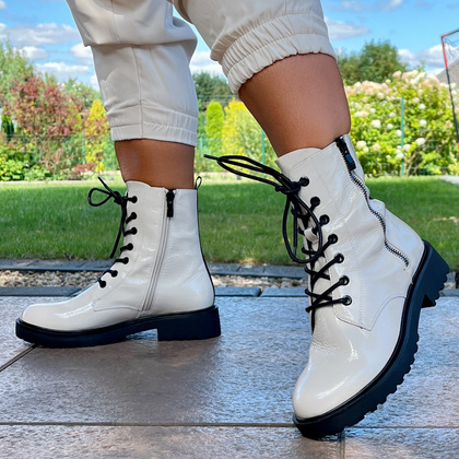 Lakierowane botki ze skóry - CAPRICE 9-25217-43 BIAŁE