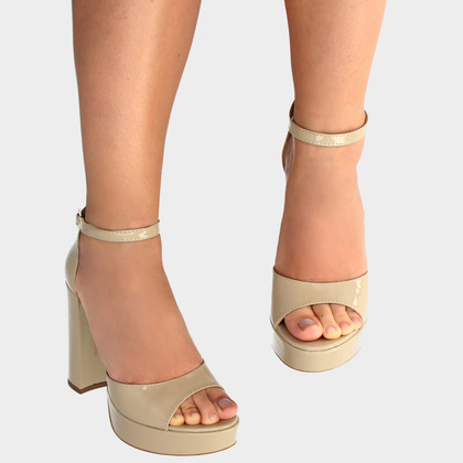 Lakierowane sandały na platformie - TYMOTEO U1012 BEŻOWE