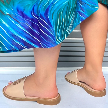 Eleganckie klapki z ozdobą - FILIPPO DK6217/24 BEŻ