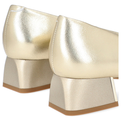 Czółenka ze skóry na niskim obcasie - KOTYL 1701 ZŁOTE