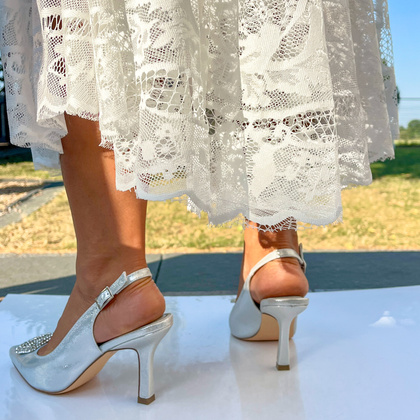 Szpilki bez pięty z ozdobą - MENBUR 25879 SREBRNE