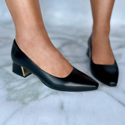 Czółenka ze skóry na niskim obcasie - KOTYL 1701 CZARNE