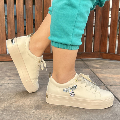 Sportowe buty damskie z owadem - FILIPPO DP6042/24 BEŻOWE