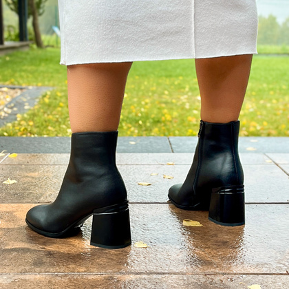 Skórzane botki na słupku - FILIPPO DBT6548/24 CZARNE