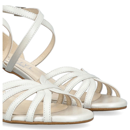 Skórzane sandałki do tańca na niskim obcasie - KOTYL 3823 PERŁOWE ECRU