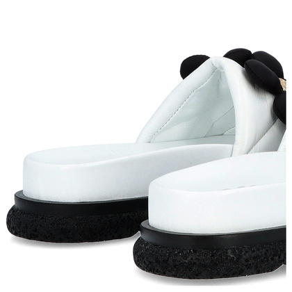 Skórzane klapki damskie - BOCCATO 475.068 BIAŁE