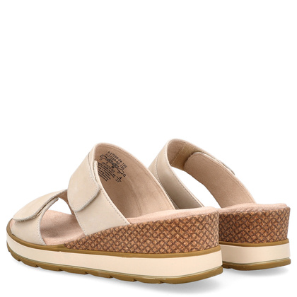 Wygdne klapki na koturnie - CAPRICE 9-27250-42 BEŻOWE